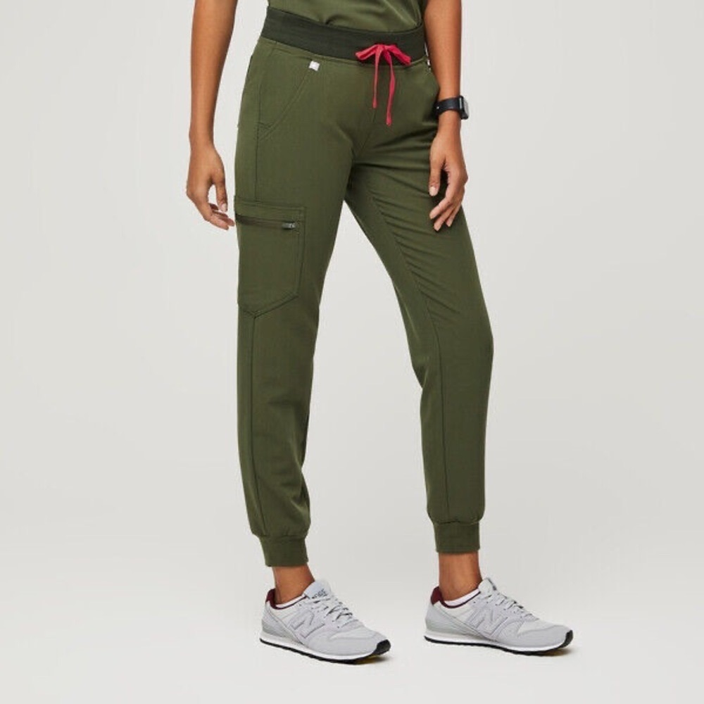 FIGS Women’s Zamora Jogger Scrub Pants in Dark Olive. Size XXS